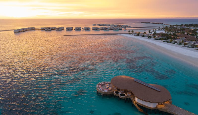 indian-ocean-holidays-maldives-centara-grand-lagoon-maldives-sunset-social